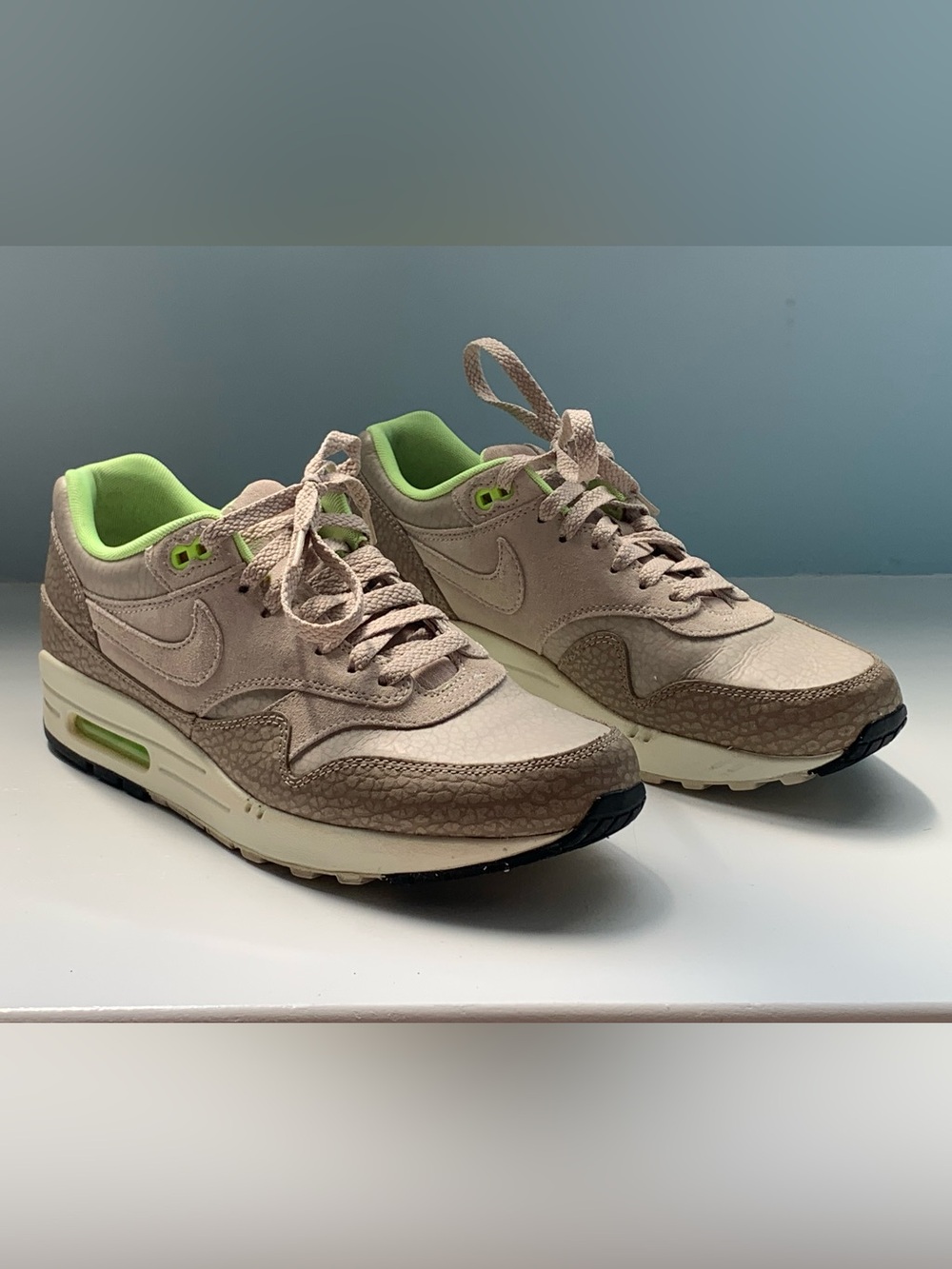 Nike Air Max 1 sneakers in beige with lime green accents